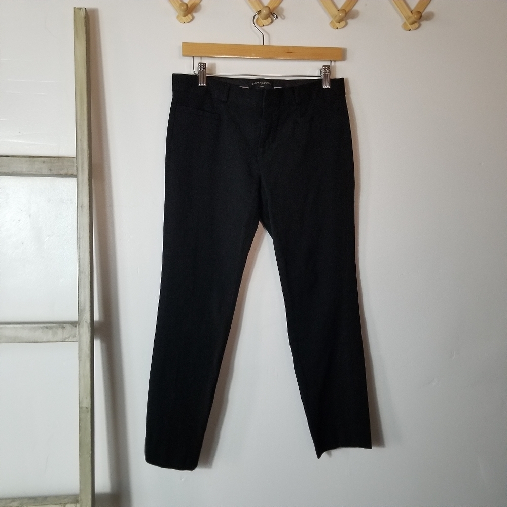 BANANA REPUBLIC WOMEN'S BLACK CAPRI PANTS SIZE 6